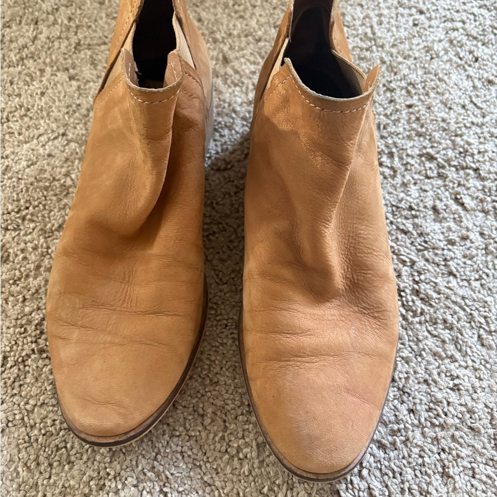 Dolce vita Tan Leather booties